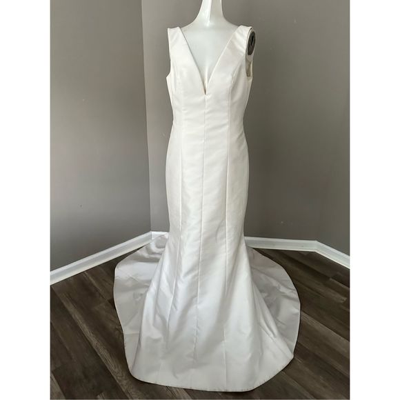 Carolina Herrera Hazel Wedding dress - Picture 5 of 11